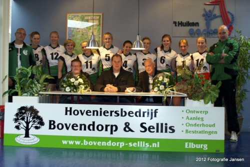 Bovendorp & Sellis sponsort Dames 1
